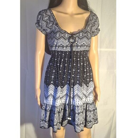 Almost Famous **stylish dress, Blue and white in size Large - Picture 1 of 16
